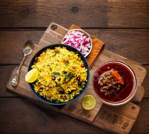 Tarri Poha ( Misal Rassa )