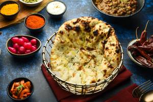 Masala Kulcha [1 Piece]