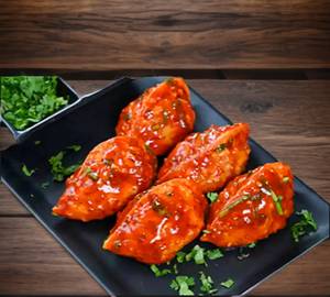 Veg Pahari Feast Pan Fried Momos In Schezwan Sauce [6 Pieces]