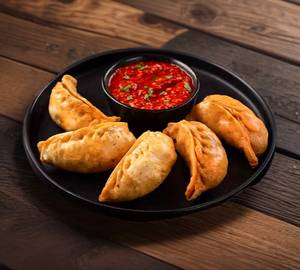 Veg Butter Momos [8 Pieces]