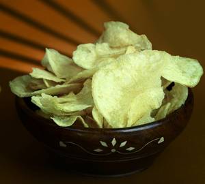 Salted potato chips [100 grams]