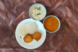 Idli [2 pieces] and bonda [2 pieces]