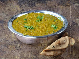 Hari Mircha Dal