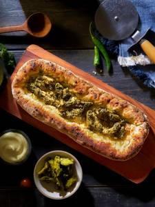Stuffed Garlic Bread with Spicy Chicken Cafreal