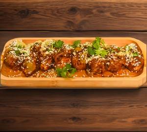 Veg Chilli Tossed Fried Momos [8 Pieces] With Special Schezwan Chutney