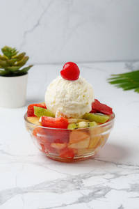 Fruit Salad (w) Icecream