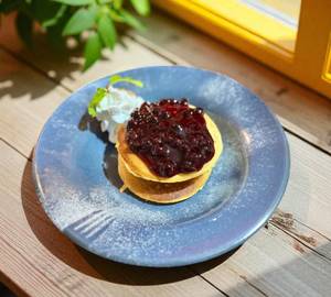 Very Berry Pancakes (Eggless)