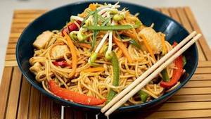 Chicken hakka noodles