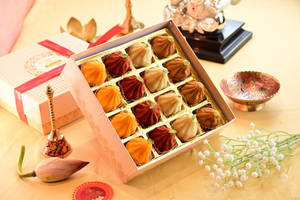 Khoya Mix Modak Box (16 Pcs)