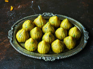 Kaju Kesar Pista Modak
