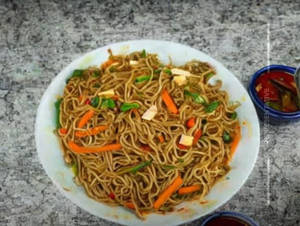 Veg Singapuri Noodles Full