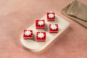 STRAWBERRY TRUFFLE SWEETS
