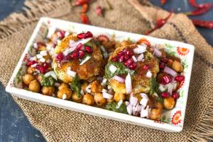 Aloo Tikki Chole Chaat