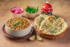 Pindi Chole With Butter Kulcha