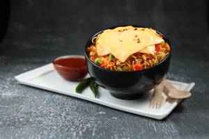 Cheesy Maggie With Veggies & Egg