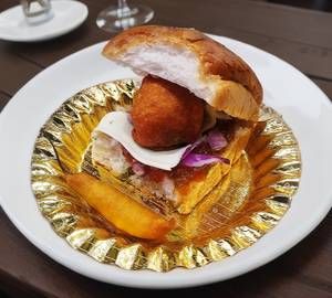 Cheese vada pav