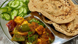 Kadhai Paneer With 2 Lachcha Paratha