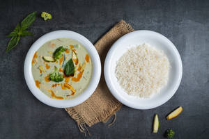 Green Thai Curry With Steamed Rice