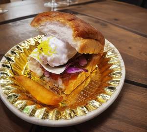 Cheese & mayo vada pav