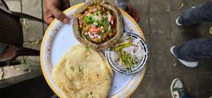 Chole kulche gol wale  [3 pieces]