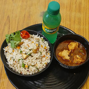 Chicken Fried Rice With Chilly Chicken + Free Cold Drinks Combo.
