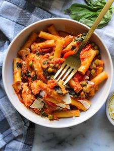 Red Sauce Chicken Pasta