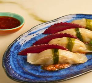 Scallion, Chicken, Water Chestnut, Garlic Chutney (4 Pcs)