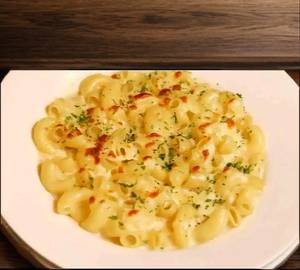 Veg White Sauce Macaroni With Cheese & Vegetables