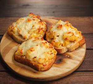 Mac and cheese toast must try