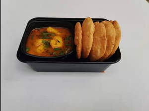 5 pieces plain kachori and sabji