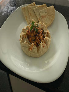 Chicken Hummus With Pita Bread
