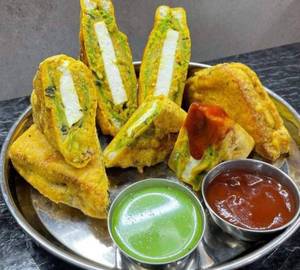 Paneer bread pakoda
