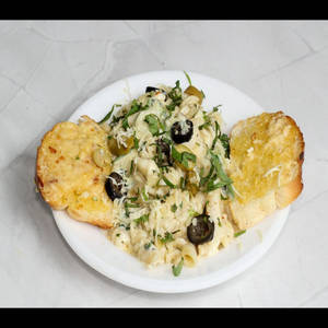 White Pasta With Garlic Bread