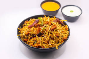 Schezwan Chicken Fried Noodles