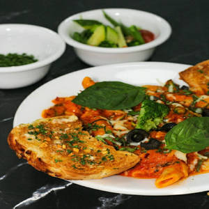 Red Pasta With Garlic Bread