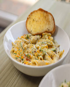 Pasta In 4 Cheese Sauce With Vegetables