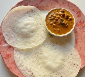 3 Appam + Kadala Curry (Chana)