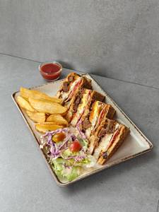 DELUXE CALIFORNIA BEEF CLUB SANDWICH 