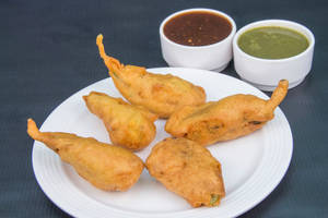 4 pieces fry bread aloo bonda