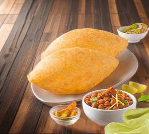 Chole bhature [2 bhature]