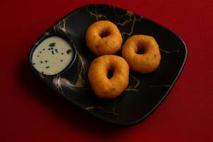 Medu wada with chutney