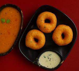 Medu wada with chutney and sambar