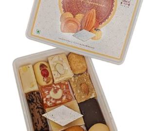 Assorted Sweets Of Traditional,Kova And Kaju Sweets 500Grms