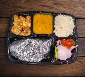 Normal Thali (4 Tawa Roti + Rice + Dal + Sabji + Salad/Pickle.)