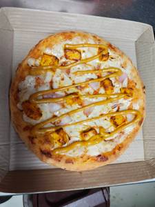 Achari Tikka Paneer Pie Pizza
