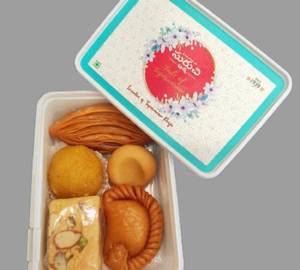 Assorted Sweets Of Tradition And Kova 250Grms
