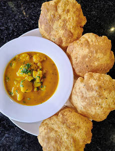 Aloo Puri [4 Pieces]