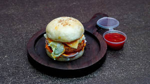 Tandoori Chicken And Cheese Burger