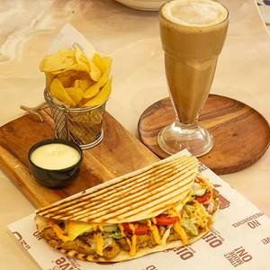 Chicken Grilled Porotta With Chips And Beverages