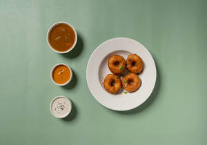 4 pcs Medu Vada